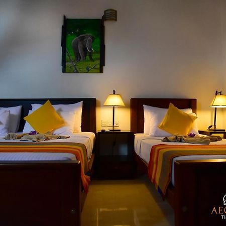 Aeon Hotel Tissamaharama Esterno foto